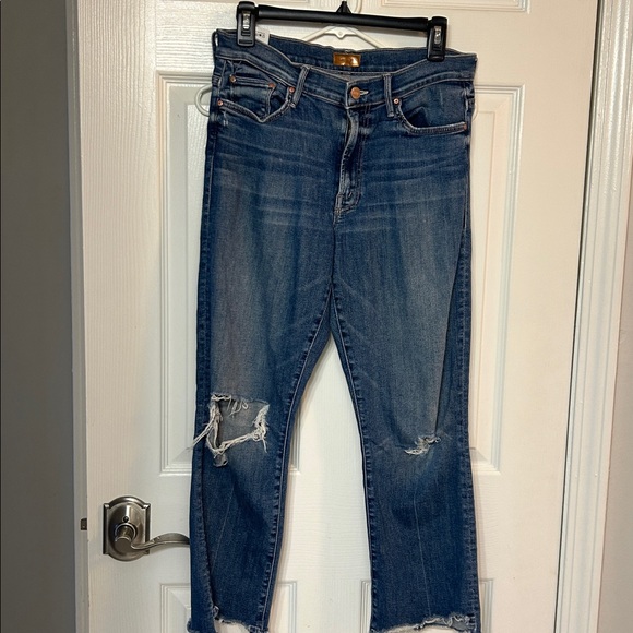 MOTHER The Insider Crop Step Chew Distressed Ankle Jeans | Size 29 - Picture 3 of 8
